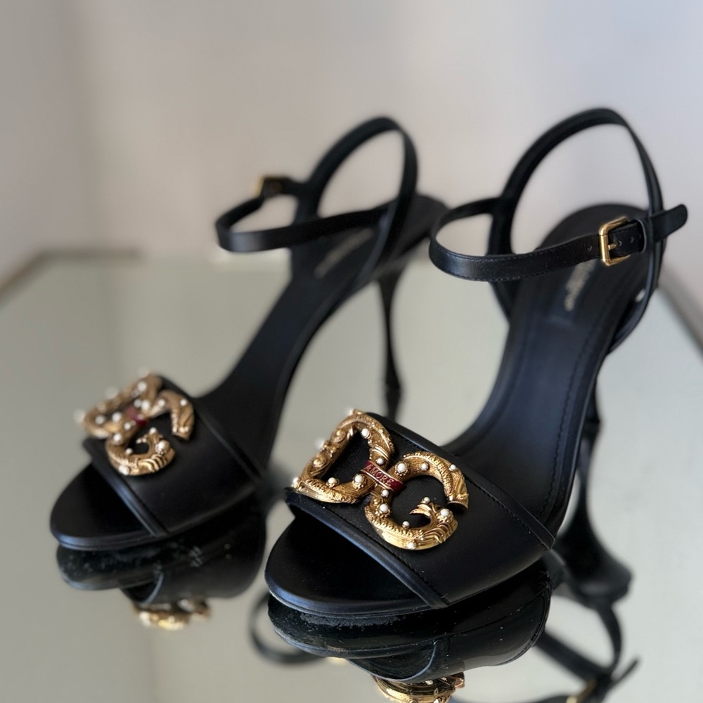 Like new DOLCE & GABBANA Dg Amore 95mm Pearl embellished Sandals 38 $975 - Picture 2 of 10
